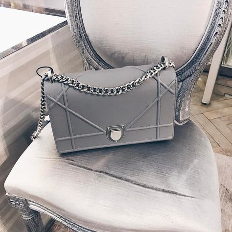 22.6k Likes, 304 Comments - Lydia (@lydiaemillen) on Instagram: “The @mulberryengland show was incredible! I loved every moment, now off to the @temperleylondon…” Sac Michael Kors, Grey Purse, Ellie Saab, Valentino Couture, Mens Fashion Edgy, Grey Bag, Authentic Designer Handbags, Handbag Heaven, Valentino Rockstud