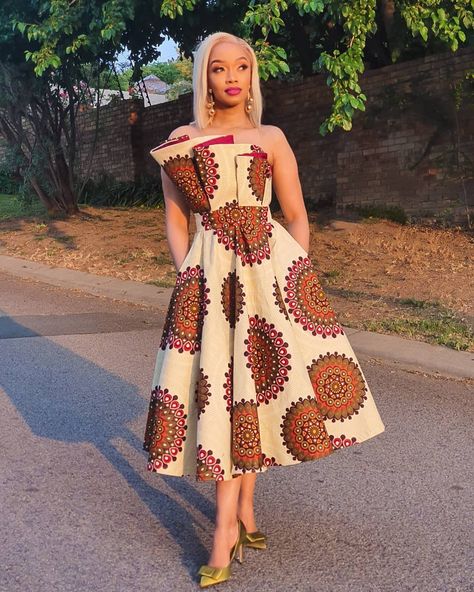 Fancy Gown, South African Traditional Dresses, Ankara Dress Designs, African Traditional Wear, Feminine Outfits, Shweshwe Dresses, Maxi Design, Gown Blue, Ankara Dress Styles