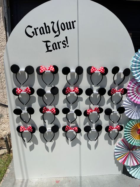 Grab your ears backdrop and ear holder Disney Theme One Year Old Birthday, Disney Theme Bday Party, Disneyland Birthday Party Invitations, Bipity Bopity Two Birthday, Disney Jr Birthday Party Ideas, Disneyworld 1st Birthday, Baby Barker Disneyland, Walt Disney World Birthday Party Theme, Disney Theme Park Birthday Party