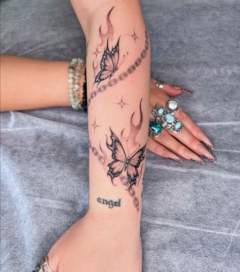 Hand Tattoos For Girls, Cute Hand Tattoos, Pretty Hand Tattoos, Tattoos Geometric, Dope Tattoos For Women, Butterfly Tattoos, Cute Tattoos For Women, Discreet Tattoos, Girly Tattoos