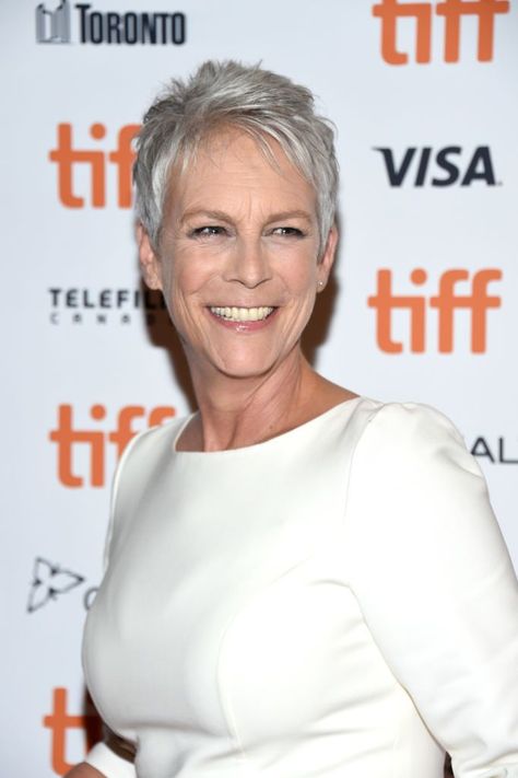 Jamie Lee Curtis Haircut, Jamie Lee Curtis Hair, Hairstyles For Seniors, Short Haircuts For Older Women, Short Spiky Haircuts, Super Short Haircuts, Dunner Wordend Haar, Haircuts For Older Women, Going Grey