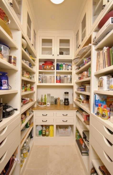 ciao! newport beach: pantry envy Beautiful Pantry, Dream Pantry, Perfect Pantry, Organized Pantry, Kitchen Pantry Design, Butler's Pantry, Pantry Design, Pantry Organization, Walk In Pantry