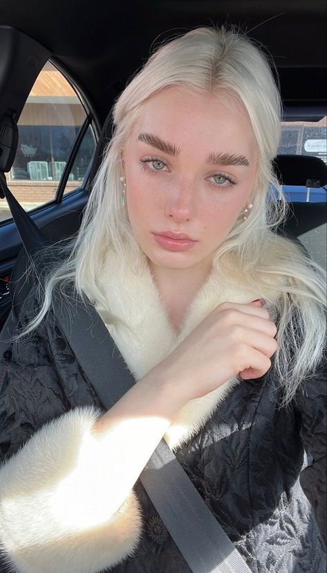 Avery Ovard, Avrey Ovard, Unique Faces, Platinum Hair, My Kind Of Woman, Dancing Queen, Light Hair, Dream Hair, Platinum Blonde