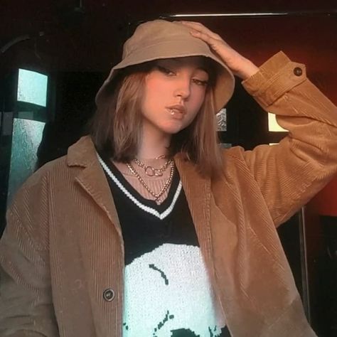 Brown Bucket Hat Outfit, Neutral Brown Outfit, Bucket Hat Aesthetic, Maisie Core, Brown Bucket Hat, Bucket Hat Outfit, Hat Aesthetic, Fall Hats, Aesthetic Fall