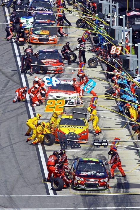 Race Cars Wallpaper, Nascar Aesthetic, Nascar Racers, Nascar Daytona, Nascar Race Cars, Nascar Cars, Job 1, Stock Car Racing, Kyle Busch