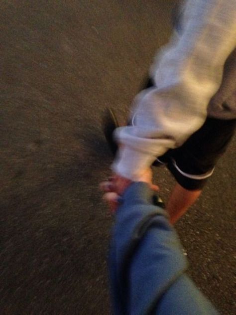 Boyfriend Holding Hands, Girls Holding Hands, Teenage Couples, Couple Holding Hands, Couple Hands, Cute Couple Quotes, Romantic Things, The Perfect Guy