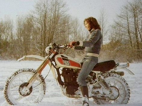 Dirt Bike Aesthetic, Motocross Girls, Unique Decals, Hell On Wheels, Old Motorcycles, Of Aesthetic, Adventure Bike, Style Aesthetic, Vintage Motorcycles