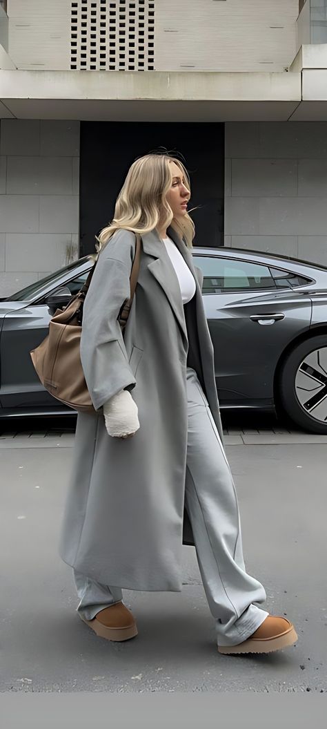 Elevated Simple Style, Outfit In Winter For Women, Pre Fall Outfits Aesthetic, Turtle Neck And Trousers Outfit, Chic Winter Outfits Classy Work, Trench Coat And Joggers Outfit, Fall 2024 Aesthetic Outfits, Shay Mitchell Style 2023, Long Slim Dress Outfit