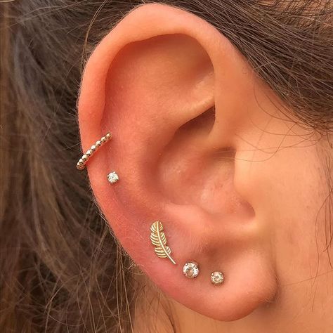 Healed double mid helix by myself @love_hatelondon last year with @bvla jewelry, and reopened lobes with @bvla feather and @neometaljewelry prongset CZs ✨ Ušný Piercing, Ear Piercing For Women, Mens Piercings, Unique Piercings, Different Types Of Piercings, Piercing Snug, Guys Ear Piercings, Piercing Orbital, Ear Peircings