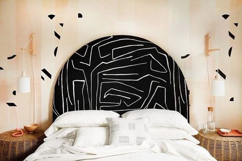 Yes to this funky headboard covered in @kellywearstler fabric for @garancedore’s home📈 Sarah Sherman Samuel, Garance Dore, Block Printed Pillows, Stone Dining Table, Trendy Bedroom, Los Angeles Homes, Home Wallpaper, Cheap Home Decor, Modern Interior Design