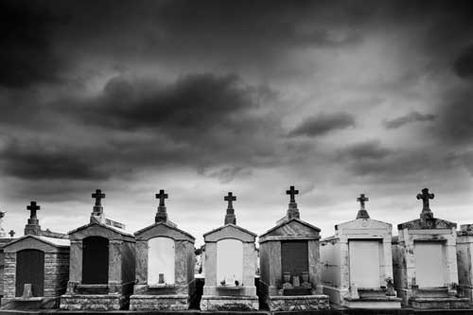 Cemetery Photos, New Orleans Cemeteries, Haunted Graveyard, New Orleans Museums, Haunted Attractions, Editorial Portrait, New Orleans French Quarter, Ghost Tour, Haunted Places