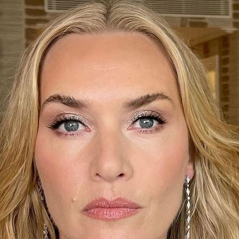 Hair By Sam McKnight on Instagram: "The gorgeous Kate Winslet ✨ Hair by @nicolaclarkecolour using #HairBySamMcKnight ❤️  “Kate Winslet tonight for the Premiere of her new film ‘LEE’ - about the life and work of the extraordinary Lee Miller (and a real labour of love for Kate that she worked on for 9 years!!)” @lisaeldridgemakeup @nicolaclarkecolour   Hair @nicolaclarkecolour using @hairbysammcknight Styling @cheryl_konteh  Makeup by @lisaeldridgemakeup Dress @jennypackham" Kate Winslet Makeup, Kate Winslet Hair, Sam Mcknight, Lee Miller, Facepaint, Kate Winslet, Labour, How To Feel Beautiful, Face Painting