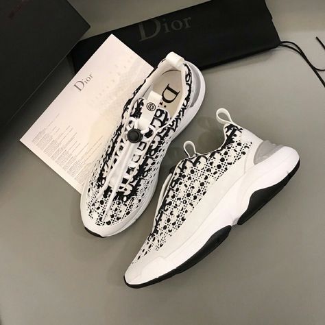 Dior Oblique B24 sizes:38-44 #dior #diorsneakers #diorshoes #dioroblique Tenis Dior, Salvatore Ferragamo Belt, Fashion Men Casual, Dior Sneakers, Dior Oblique, Christian Dior Fashion, Dior Fashion, Woman Bags Handbags, Hot Sneakers