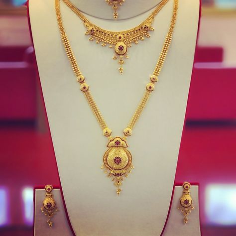 RathyJewellers New Branch. on Instagram: “Full Bridal set with Ruby gem stones. Long Patta set, Necklace, Earrings and Tikka. Complete set for the big day. Rathy Jewellers New…” New Gold Jewellery Designs, Gold Jewelry Simple Necklace, Gold Mangalsutra Designs, Gold Necklace Indian Bridal Jewelry, Gold Bridal Jewellery Sets, Gold Necklace Simple, Gold Pendant Jewelry, Gold Bride Jewelry, Gold Ring Designs