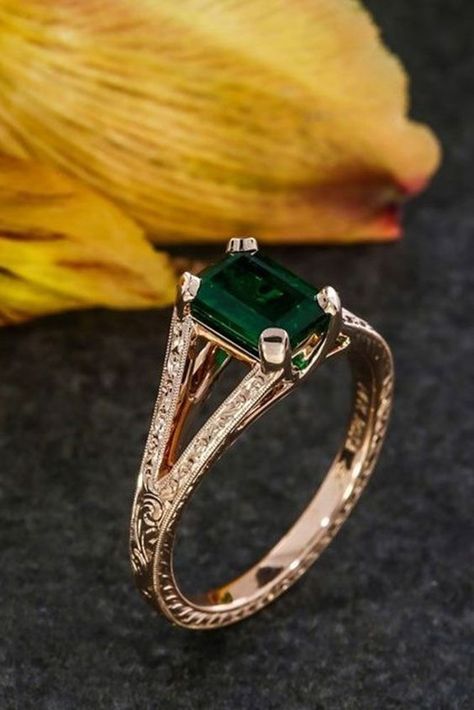 Pink Engagement Ring, Smaragd Ring, Colored Engagement Rings, Emerald Engagement, Emerald Engagement Ring, Designer Engagement Rings, Rose Gold Engagement Ring, Rings Simple, Ring Vintage