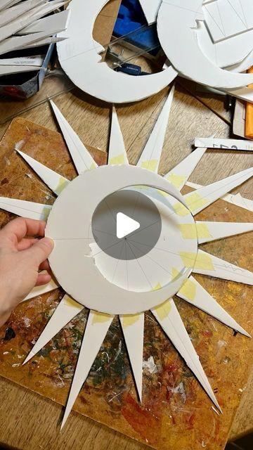 Heinz & Brummel on Instagram: "Just started some new „Moon loves Sun“s 🌜💗🌞 • • • #papermoon #paperlove #papercraft #moonlovessun #sunandmoon #moonmagic #sunlover #papiermache #heinzundbrummel" Cardboard Sun, Paper Mache Moon, Sun And Moon Painting, Paper Sun, Paper Mache Dolls, Kraf Kertas, Paper Moon, Moon Decor, Moon Painting