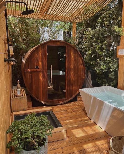 Outdoor Sauna Shower Ideas, Sauna Home Ideas, Sauna Outdoor Backyards, Backyard Sauna Landscaping, Garden Sauna Ideas, Patio Sauna, Outdoor Steam Room, Outdoor Hot Tub Ideas, At Home Sauna