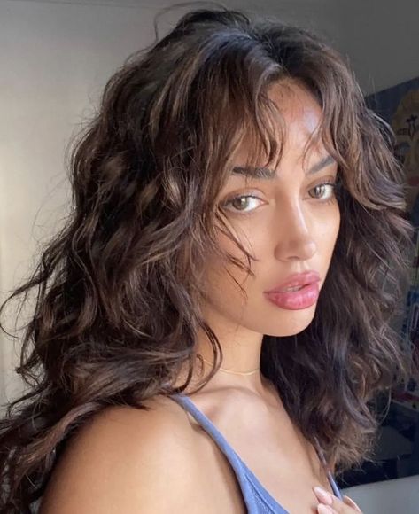 Naturally Wavy Hair Cuts, Bangs Wavy Hair, Natural Curly Hair Cuts, Curly Hair Photos, Wavy Haircuts, Natural Wavy Hair, Haircuts For Wavy Hair, Cindy Kimberly, Hair Stylies