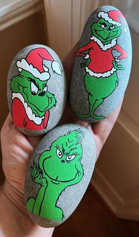 Ideas for painting rocks! Green Rock Painting Ideas, Grinch Painted Rocks, Grinch Painting, Grinch Christmas Tree, Painted Rocks Craft, Grinch Christmas, Paint Rock, Rock Painting Designs, Rock Crafts