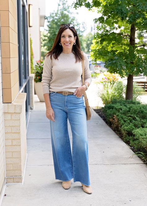 Shoes With Wide Leg Pants, Wide Leg Jeans Outfit Fall, Outfits With Wide Leg Jeans, Wide Leg Jean Outfits, How To Wear Wide Leg Jeans, Styling Wide Leg Jeans, How To Style Wide Leg Jeans, Wide Leg Jeans Outfits, Wide Leg Outfit