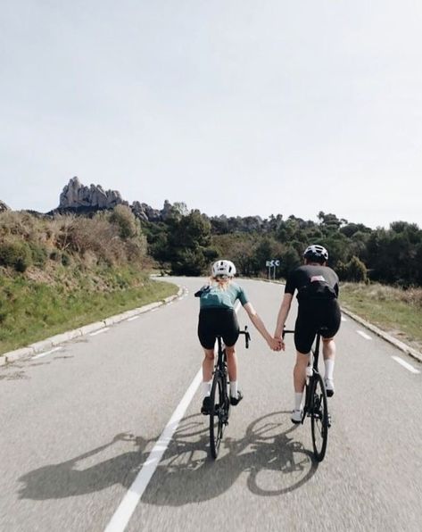 Cycling Inspiration, Bike Couple, Cycling Girl, Riding Bikes, Cycling Photography, Ski Racing, Bike Photoshoot, Bike Photography, Sports Aesthetic