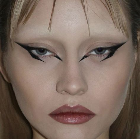 Interesting Eyeliner, Matrix Makeup, Acab Tattoo, Funky Makeup, Drag Make-up, Punk Makeup, Fun Makeup, Alt Makeup, Graphic Makeup