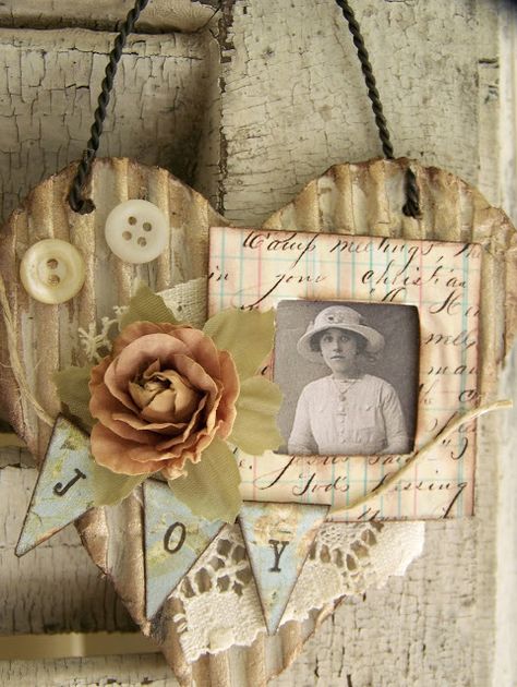 QueenBesAlteredNeeds Valentines Bricolage, Art Altéré, Valentine Decoration, Decoration Shabby, Shabby Chic Crafts, Collage Vintage, Shabby Chic Diy, Heart Crafts, Sweet Valentine