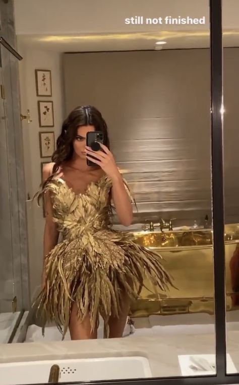 Diva Halloween Costumes, Kendall Halloween Costume, Kendall Jenner Gold Fairy, Kendall Jenner Fairy Costume, Kendall Jenner Witch Costume, Golden Fairy Costume, Golden Angel Costume, Kendall Jenner Halloween Costume, Gold Fairy Costume