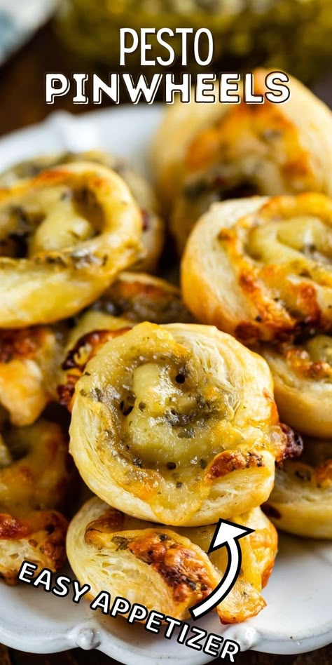 Appetizers With Puff Pastry, Pesto Pinwheels, Creative Appetizers, Pesto Appetizers, Puff Pastry Pinwheels, Puff Pastry Appetizers, Pesto Cheese, Pastry Appetizer, Crazy For Crust