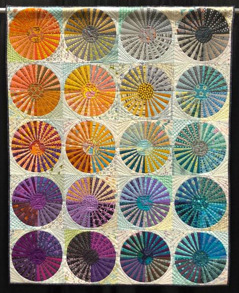 Circle Quilt Patterns, Dresden Plate Patterns, Dresden Plate Quilts, Dresden Quilt, Modern Quilting Designs, Big Block Quilts, Textile Art Embroidery, Batik Quilts, Circle Quilts