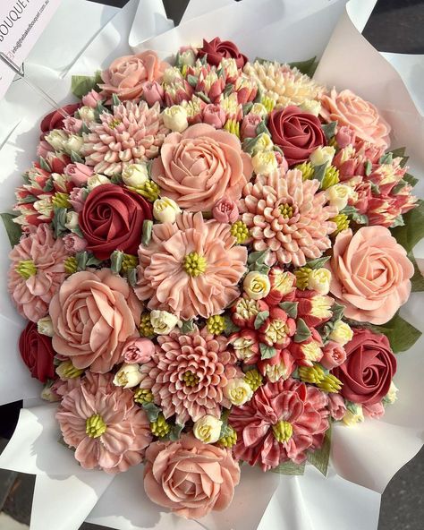 Bouquet Cake Design, Cupcake Cakes Bouquet, Flower Bouquet Cake Ideas, Bouquet Of Flowers Cake, Wedding Cupcakes Bouquet, Wedding Cupcake Bouquet, Bouquet Cake Ideas, Flower Cupcake Bouquet, Cake Bouquet Flowers