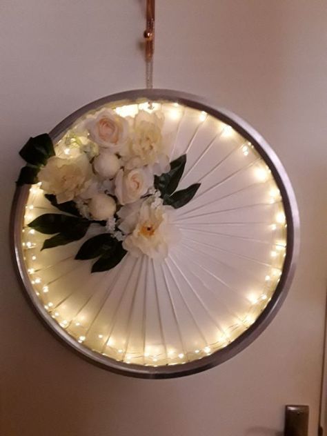 Wheel Wreath Ideas, Bicycle Wheel Decor, Bicycle Wheel Wreath, Wheel Wreath, Christmas Garden Decorations, Bicycle Decor, Wheel Decor, Bicycle Wheel, Cork Crafts