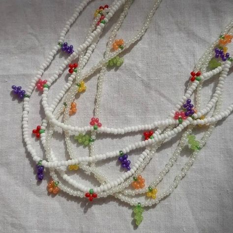 Grape Necklace, Beaded Fruit, Hand Embroidery Patterns Flowers, Beading Jewelery, Beaded Necklace Diy, Beaded Crafts, Beaded Jewelry Patterns, Handmade Jewelry Diy, Necklace Beaded