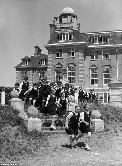 Girls Boarding Schools, Academic Aesthetic, Boarding Schools, Economic Model, Vintage School, Boarding School, School Time, School Photos, Vintage Portraits