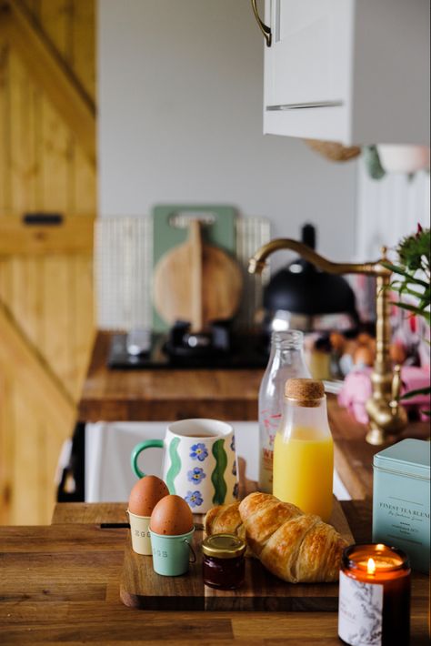 Simple breakfast set up #breakfast #breakfastideas #airbnb #airbnbexperience #airbnbguide #croissants #tea #eggs #morningmotivation #morningvibes #morning #astheticfeed Breakfast Lifestyle Photography, Air Bnb Photography, Airbnb Photography Ideas, Air Bnb Photoshoot Ideas, Airbnb Pictures, Airbnb Photoshoot Ideas, Bed And Breakfast Aesthetic, Airbnb Staging, Airbnb Aesthetic