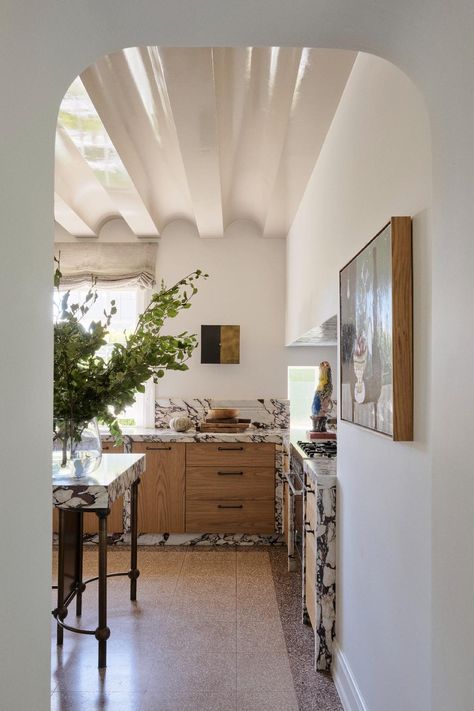 Kitchen Cabinets Modern Farmhouse, Spanish Mission Style Homes, Byron Bay House, Normandy House, Mission Style Kitchens, Spanish Mission Style, Kitchen Cabinets Organization, House On The Coast, Art In The Kitchen