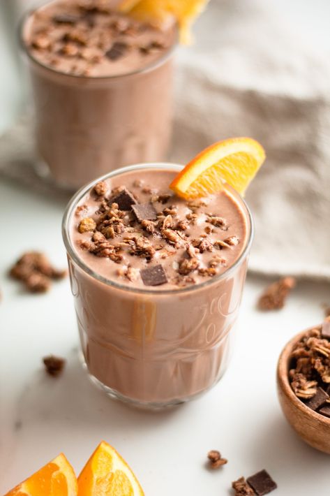 Chocolate Orange Smoothie, Amazing Smoothies, Smoothies Bowls, Vanilla Almond Granola, Fall Smoothies, Orange Smoothie Recipes, Chocolate Smoothie Recipes, Cacao Smoothie, Chocolate Smoothie Bowl