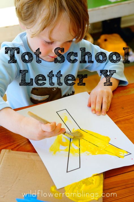 DSC06525-001 Letter Y Crafts, Sandpaper Letters, Abc Preschool, Alphabet Crafts, Letter Of The Week, Letter Y, Letter X, Preschool Letters, Kindergarten Teaching