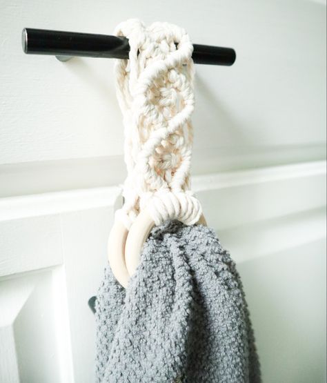 Crochet Using Macrame Cord, Macrame Tea Towel Holder Tutorial, Easy Macrame Towel Holder, Macrame Kitchen Towel Holder Tutorial, Diy Macrame Towel Holder Tutorial, Macrame Towel Hanger Diy, Diy Macrame Towel Holder, Macrame Towel Holder Patterns, Macrame Kitchen Towel Holder Diy