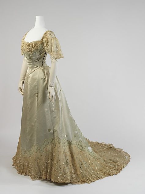 1900  Evening dress Gaun Abad Pertengahan, House Of Worth, Edwardian Dress, Gibson Girl, Old Dresses, Victorian Clothing, Retro Mode, Antique Dress, Vintage Gowns