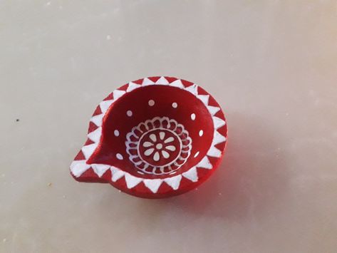 Small diya decoration Small Diya Painting, Small Diya Decoration, Diya Designs Painting, Diya Decoration Ideas Creative, Painted Diya, Lamp Painting, Diya Designs, Diya Decoration Ideas, Diya Decoration