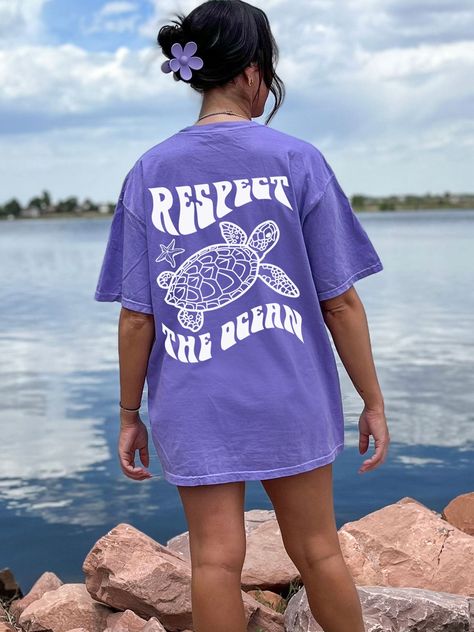 Spread a Message of Environmentalism with this cute Respect The Ocean Sea Turtle Shirt! This Beachy Comfort Colors® Tshirt is perfect for Summer or Beach Vacation! Super comfy! Size up for a Trendy Oversized Look! SHIPS FREE! SIZING TIPS: Size up 2-3 sizes from your "usual size" to get the "Oversized" Look! (2 sizes up is most common, and 3 sizes up is more dramatic) For a "relaxed fit" order your "usual size". When in doubt, lay your favorite fitting Tee flat and measure armpit to armpit and co Cute Oversized Shirts Summer, Cute Oversized T Shirts, Summer Outfits Oversized Shirts, Summer Shirts Aesthetic, Beach Shirt Ideas, Cute Shirts Aesthetic, Outfit Ideas For Vacation, Ocean Shirts, Cute Oversized Shirts