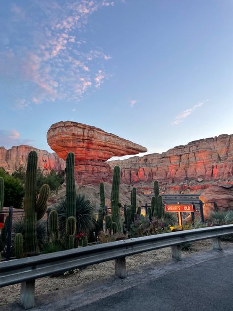 Disneyland Radiator Springs, Radiator Springs Disneyland, Pixar Cars Aesthetic, Disney Cars Aesthetic, Cars Aesthetic Disney, Radiator Springs Aesthetic, Radiator Springs Wallpaper, Cars Movie Aesthetic, Lightning Mcqueen Aesthetic