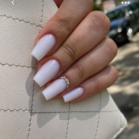 White Nails Gems, Nails Gems, Nail White, Fake Nails White, White Gel Nails, Power Of Makeup, Colored Acrylic Nails, White Acrylic Nails, Summery Nails