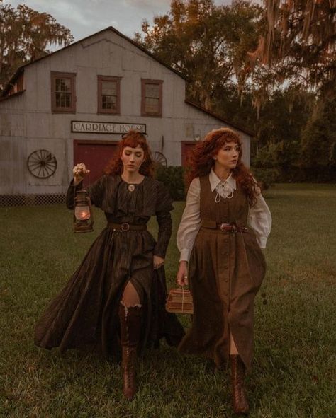 Gothic Cottagecore Aesthetic, Southern Gothic Fashion, Academia Dress, Southern Gothic Aesthetic, Gothic Cottagecore, Dark Cottage Core, Cottagecore Gifts, Witch Characters, Cowboy Aesthetic