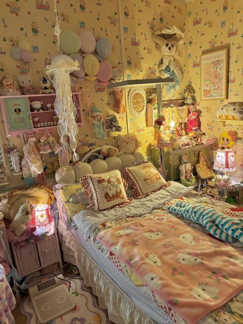 Twee Aesthetic Room, Cute Core Room Ideas, Twee Room, Juminocore Bedroom, Dreamy Room Aesthetic, Weird Core Room, Dreamy Room Cozy Bedroom, Cluttercore Bedroom, Cluttered Bedroom Aesthetic