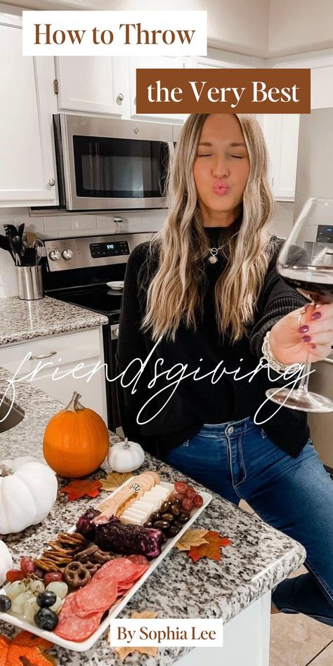 Friendsgiving Dinner Party Decor, Thanksgiving Dinner Decor, Hosting Friendsgiving, Friendsgiving Dinner Party, Hosting Thanksgiving Dinner, Friendsgiving Decorations, Friendsgiving Food, Sophia Lee, Thanksgiving Dinner Party