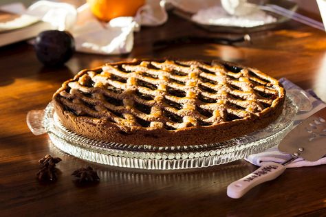 Linzer Torte Recipe, Linzer Tart, Austrian Cuisine, Bavarian Recipes, Linz Austria, Springform Pan Cake, Torte Recipe, Pastry Shells, Tart Recipe