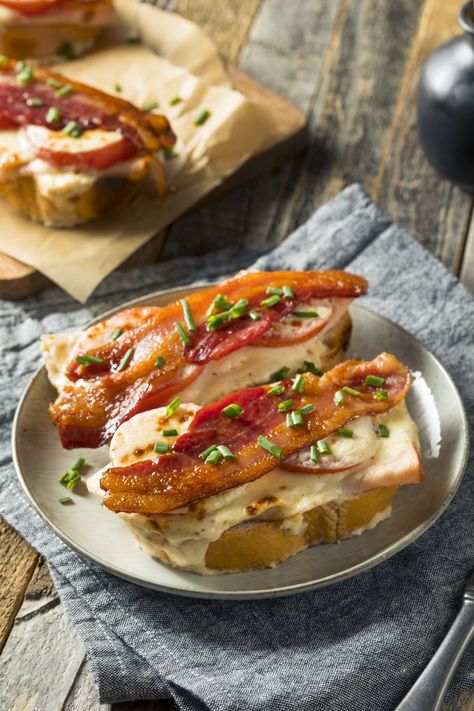 Homemade Baked Kentucky Hot Brown Grilled Cheese Recipes Easy, Hot Browns, Derby Food, Kentucky Derby Recipes, Derby Recipe, Easy Grilled Cheese, Kentucky Hot Brown, Kentucky Derby Party Food, Brown Hotel