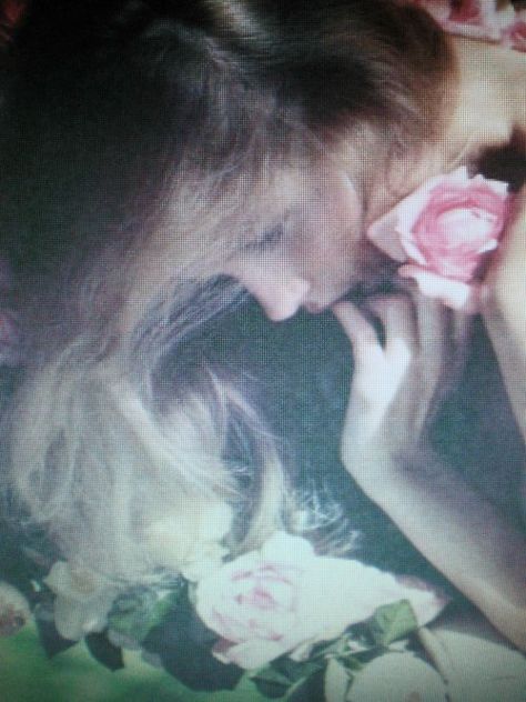 pretty Flowers In The Attic, Robert Frank, Salou, Soft Grunge, Green Eyes, A Flower, The Dreamers, Long Hair, Fairy Tales